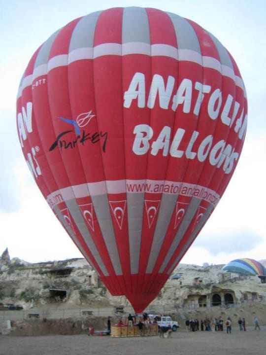 Heißluftballon-Landeplatz direkt vor dem Hotel Hotel Gomeda