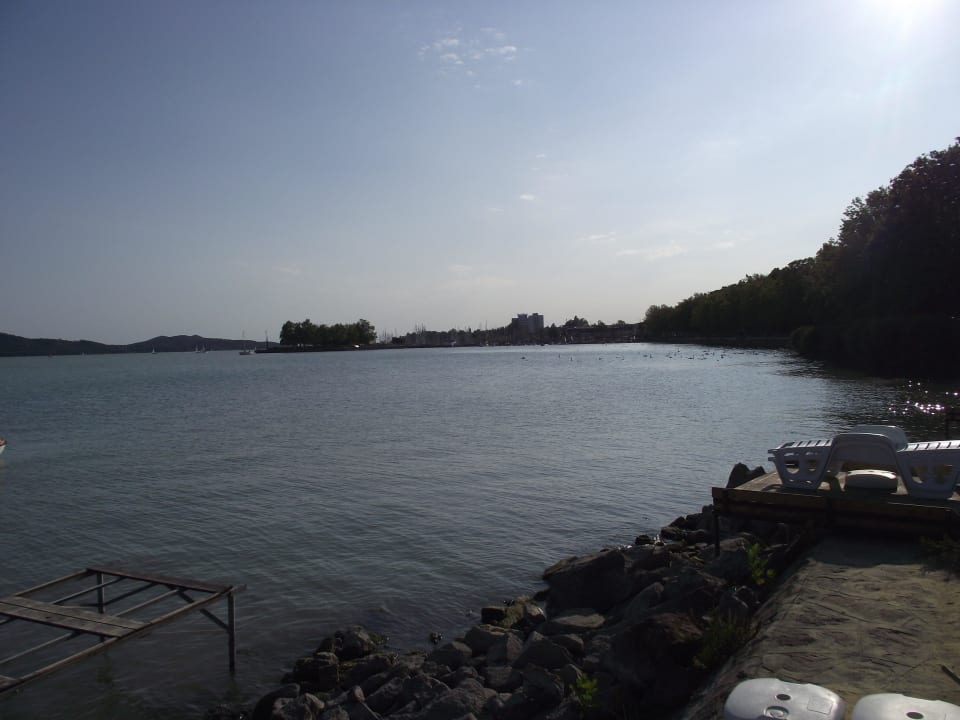 Blick vom Privatstrand auf den Hafen von Balatonfüred Danubius Hotel Annabella