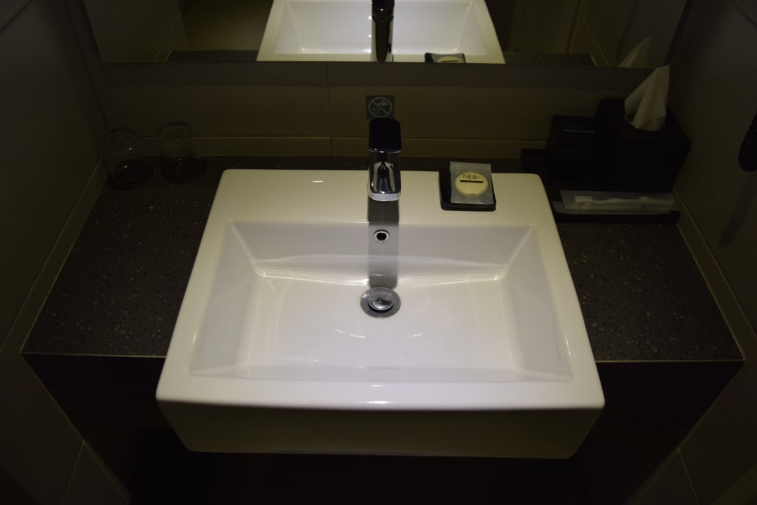 Waschbecken im Bad Hotel NEO+ Penang