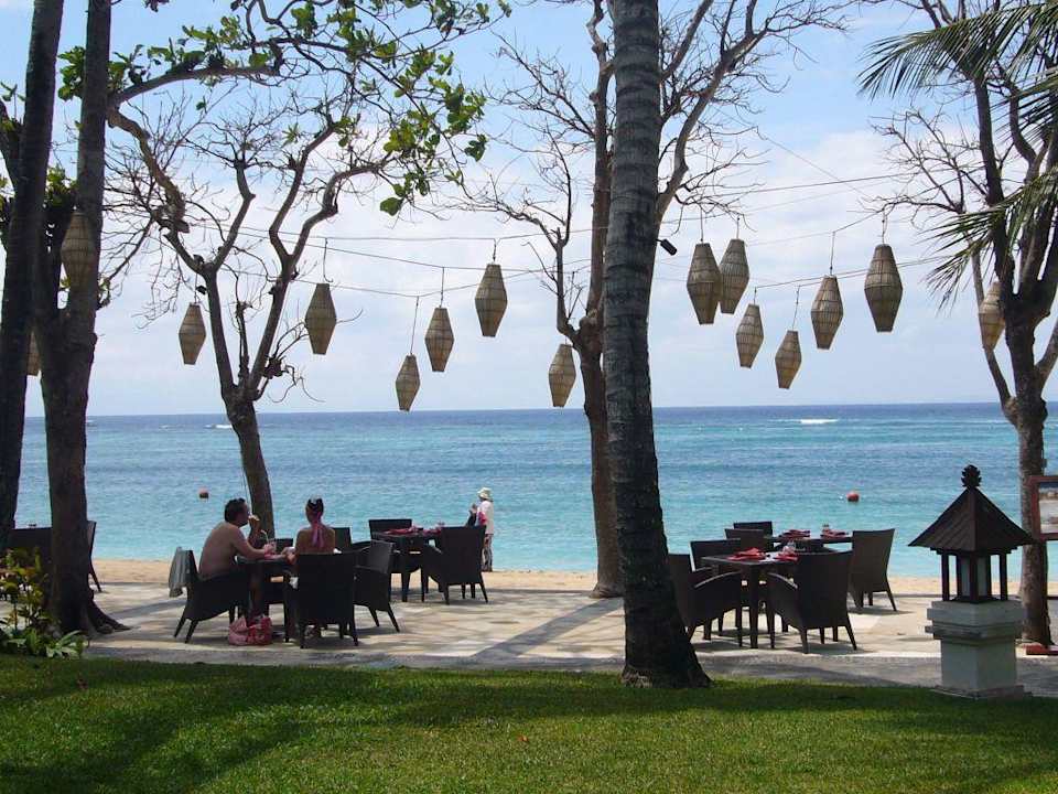 Hier gibt es abends das romantische Seefood Buffet The Laguna A Luxury Collection Resort & Spa