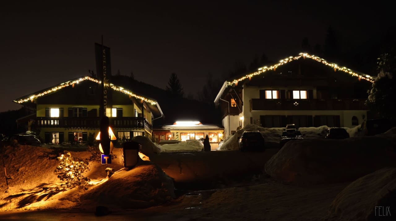Hotel am Abend im Winter Alpenhotel Bergzauber