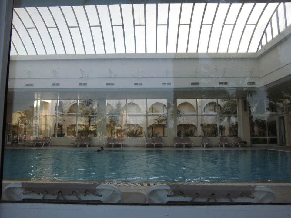 Das Hallenbad Iberostar Waves Mehari Djerba