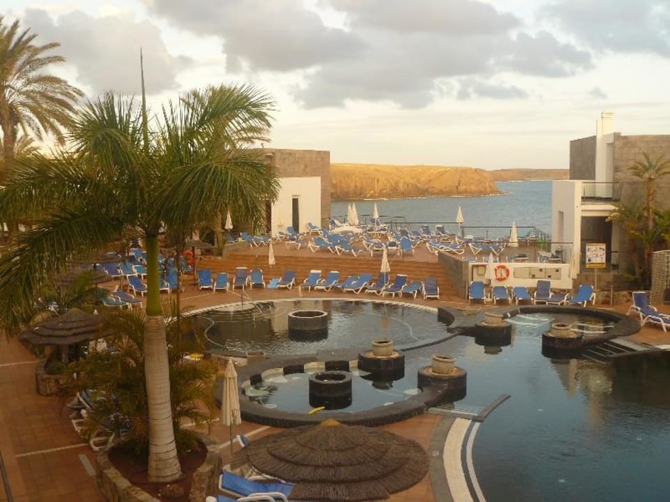 Poolbereich der Hotelanlage Hotel Mirador Papagayo by LIVVO