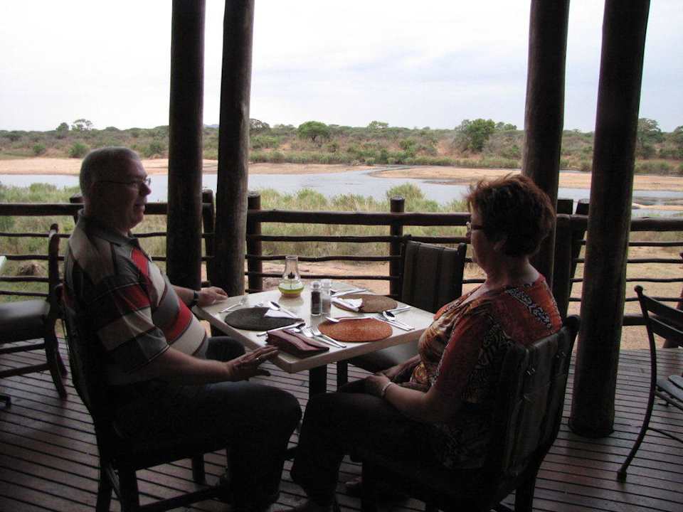 Auf der Terrasse mit Blick auf den Sabie River Restcamp Lower Sabie