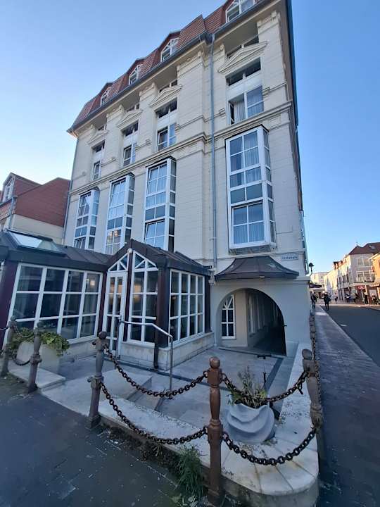 Außenansicht Inselhotel Vier Jahreszeiten