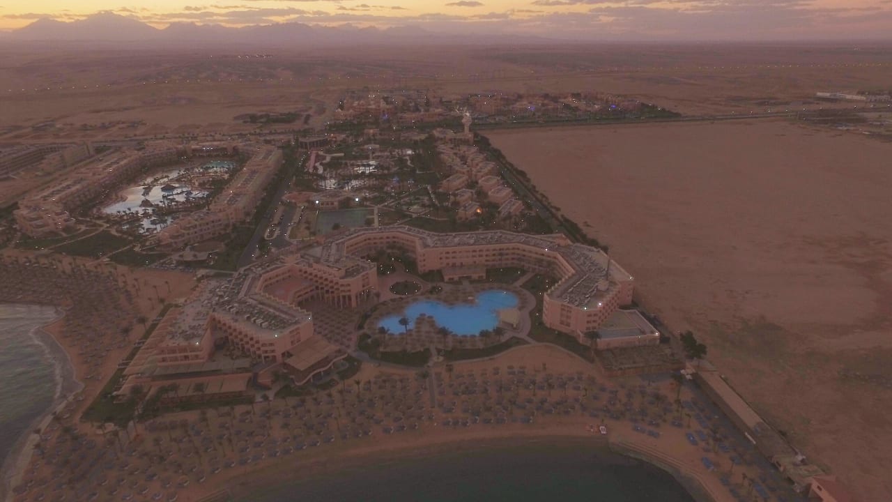 Das Hotel aus der Luft Beach Albatros Resort