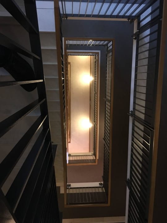 Treppenhausansicht Clipper Boardinghouse Hamburg-Holzhafen