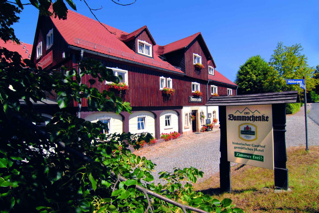 Außenansicht Gasthof & Hotel Dammschenke