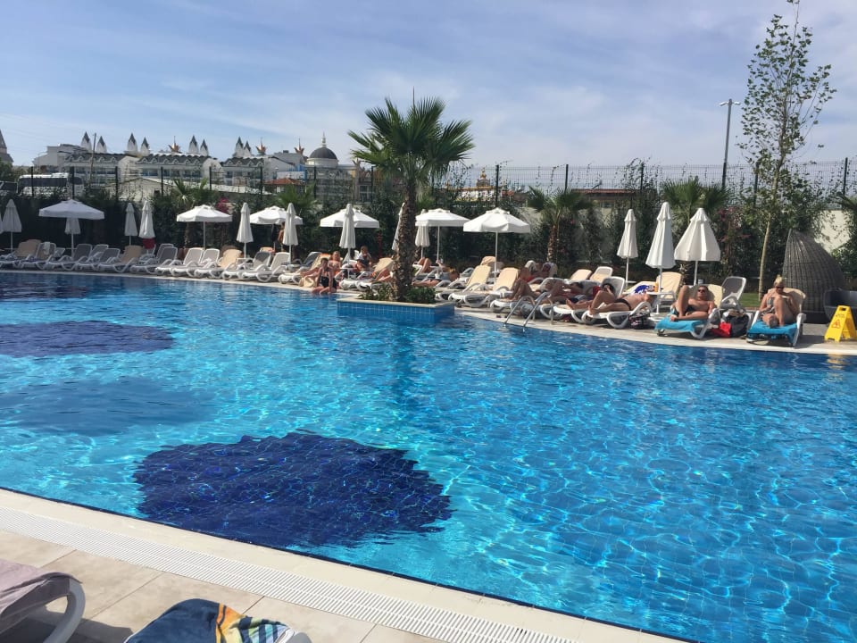 Один из бассейнов Dream World Aqua Hotel