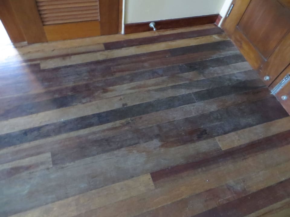 Der Boden im Zimmer absolut kaputt und verdreckt Adaaran Select Hudhuran Fushi - Premium All Inclusive