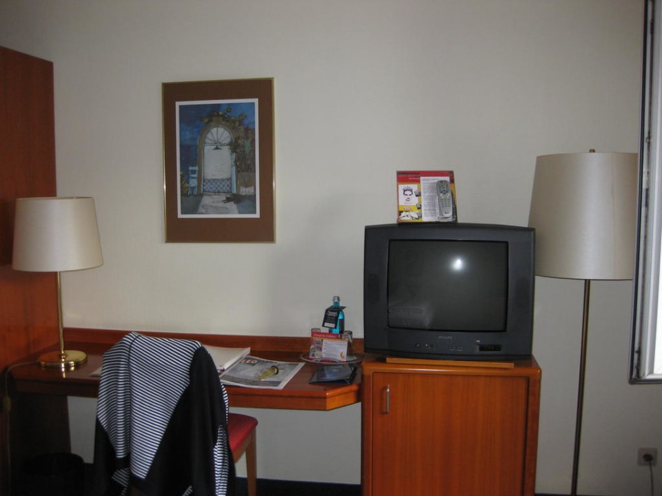 Schreibtisch mit Fernseher ACHAT Hotel Neustadt an der Weinstraße