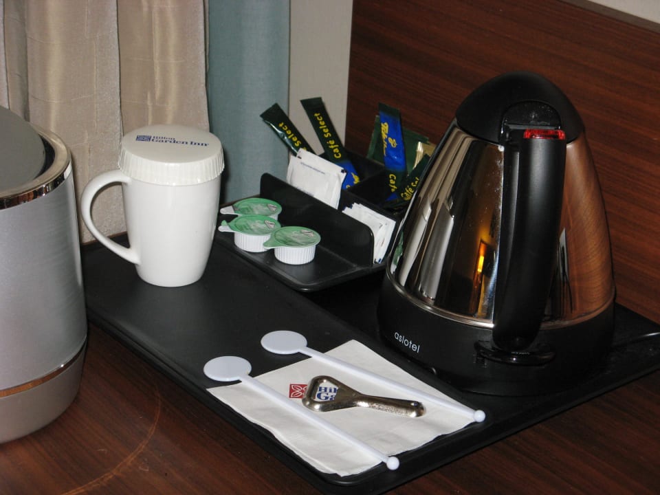 Wasserkocher im Zimmer Hilton Garden Inn Frankfurt Airport