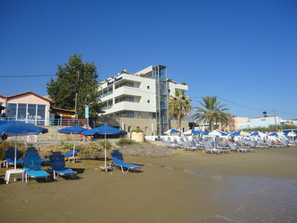 Hotel vom Strand aus  Hotel Corissia Princess