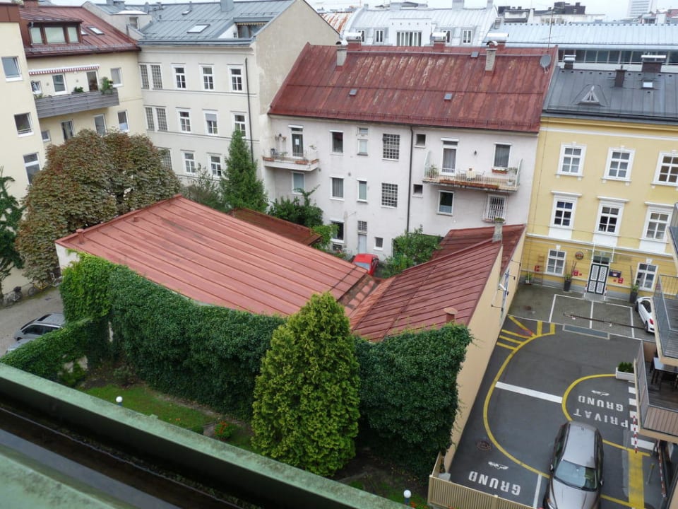 Ausblick Innenhof vom 5. Stock NH Collection Salzburg City
