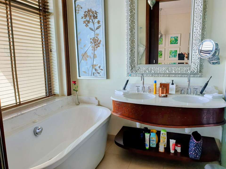 Zimmer Ajman Saray, a Luxury Collection Resort