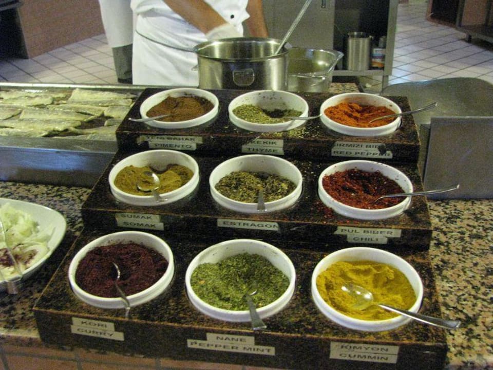 Gewürze am Büffet Ali Bey Club