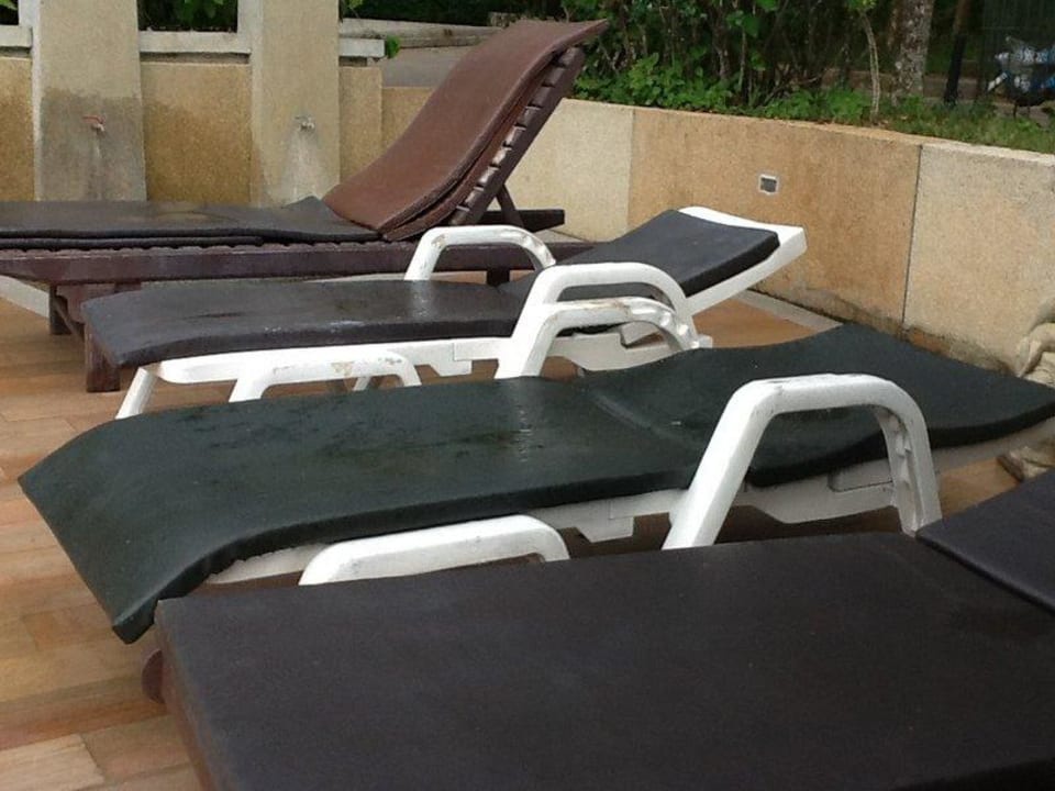 Die Auflagen voller Wasser Hotel Tipa Resort