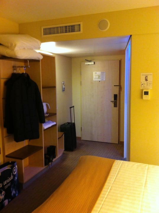 Nr. 127 Holiday Inn Express Zürich - Airport