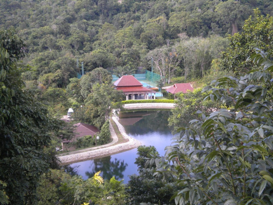 Blick auf Wasserreservoir und Tenniscourts Hotel Pimalai Resort & Spa