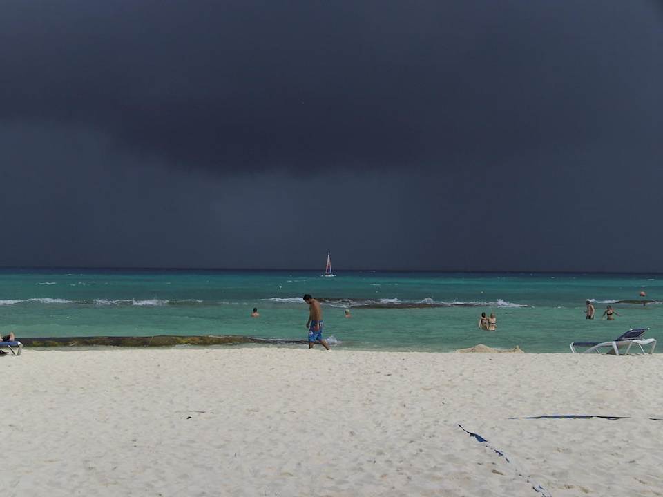 Gewitter am Strand Sandos Caracol Eco Resort
