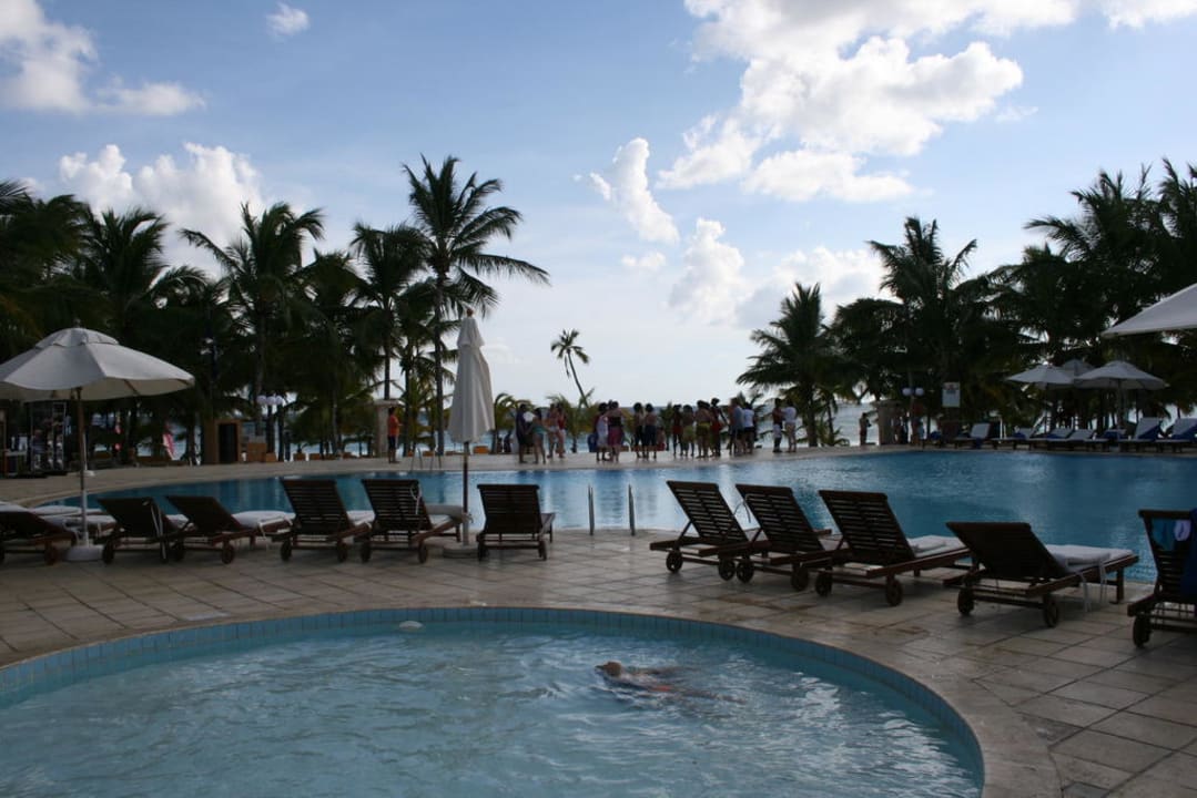 Blick von der Poolbar zum Meer Hotel Viva Dominicus Palace by Wyndham-All Inclusive Resort