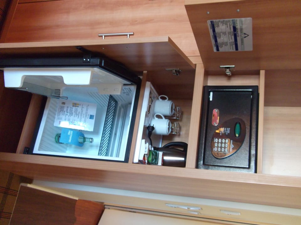 Schrank Four Points by Sheraton München Central