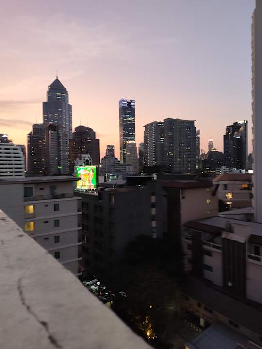 Außenansicht Lohas Suites Sukhumvit by SuperHotel Bangkok