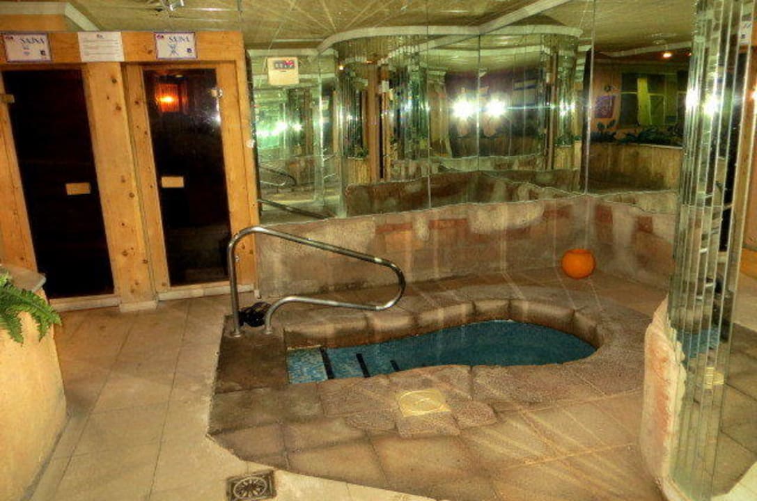 Kaltwasserbecken neben den beiden Saunen BLUESEA Costa Jardin Spa