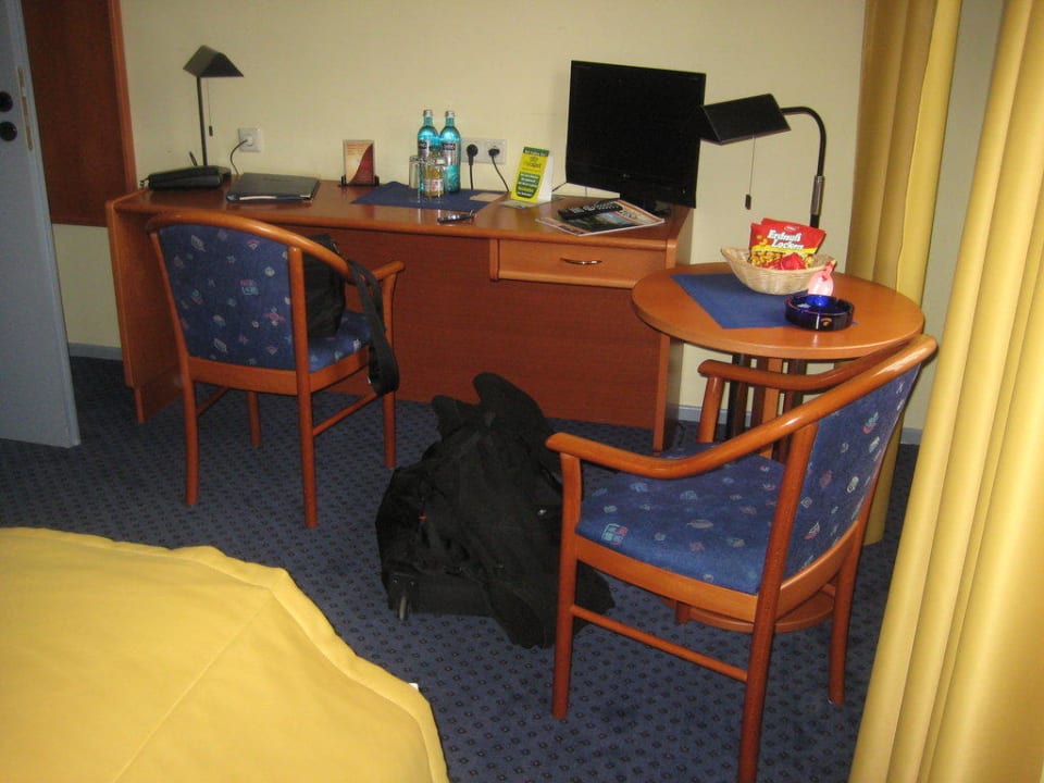 Schreibtisch und Sitzgelegenheit Hotel Goldene Krone