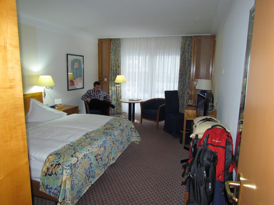 Eingangsbereich vom Eingang aus Steigenberger Hotel & Spa Bad Pyrmont