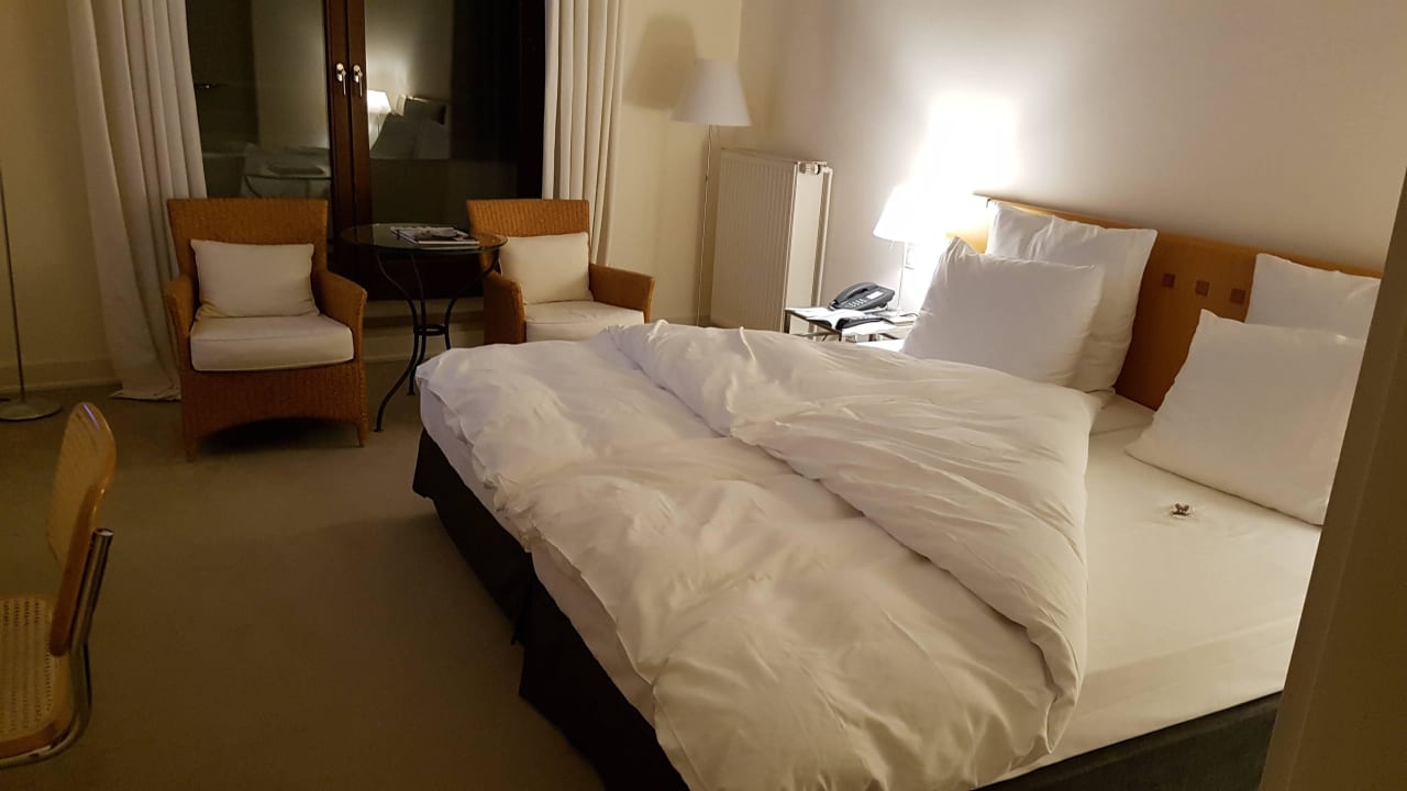 Bett, nix Boxspringbett nix besonderes Privathotel Lindtner Hamburg