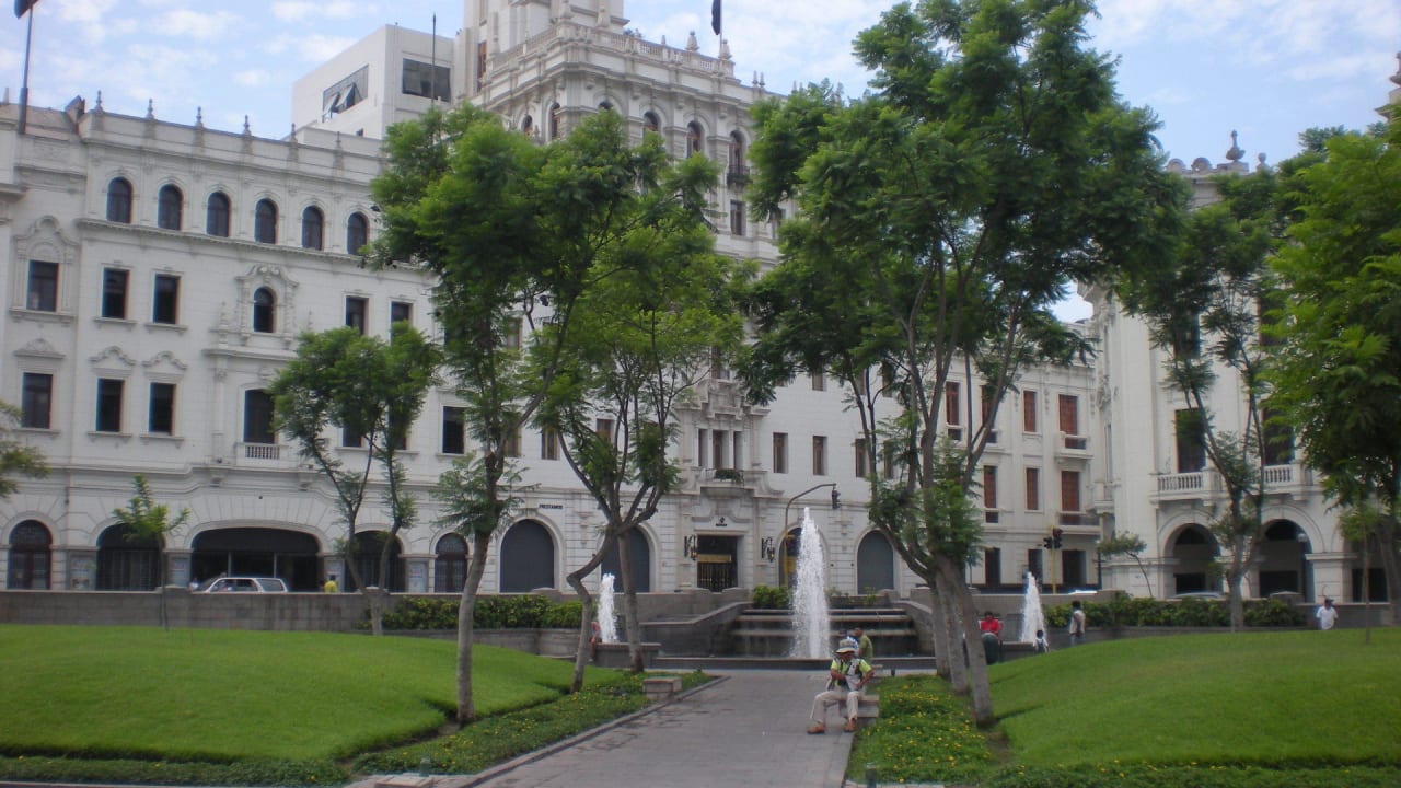 Vue de l hotel de la place Gran Hotel Bolivar Lima