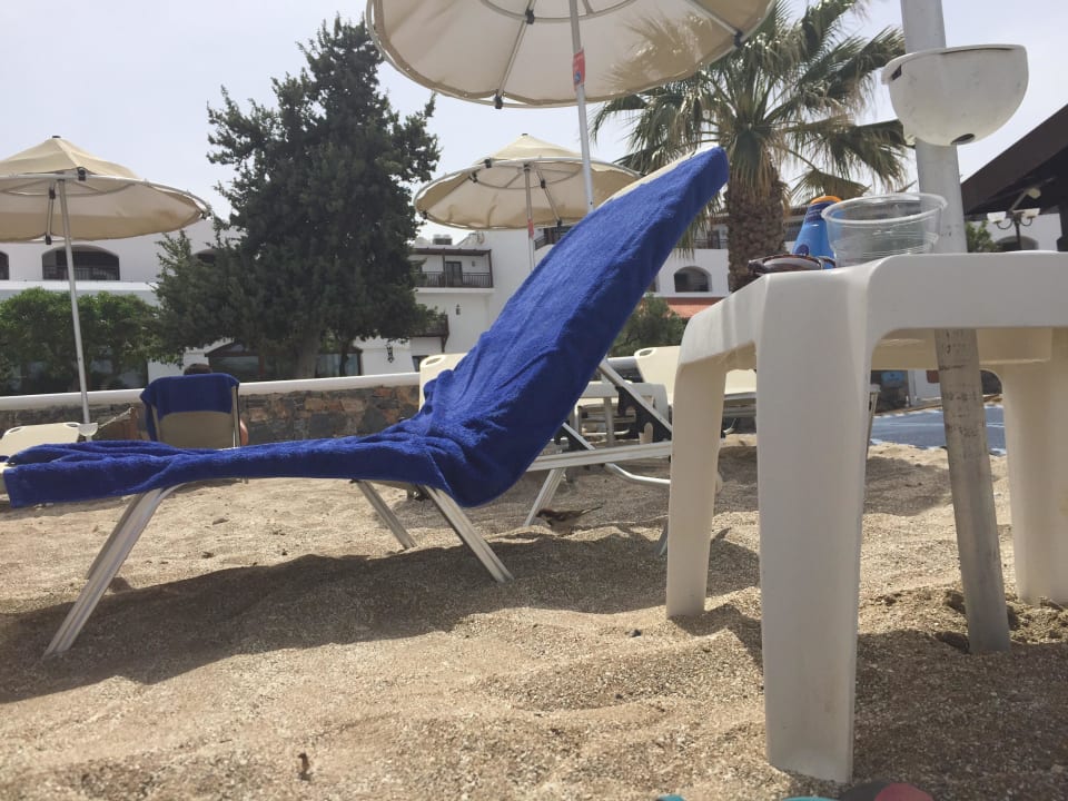Liegen am Strand Creta Maris Resort