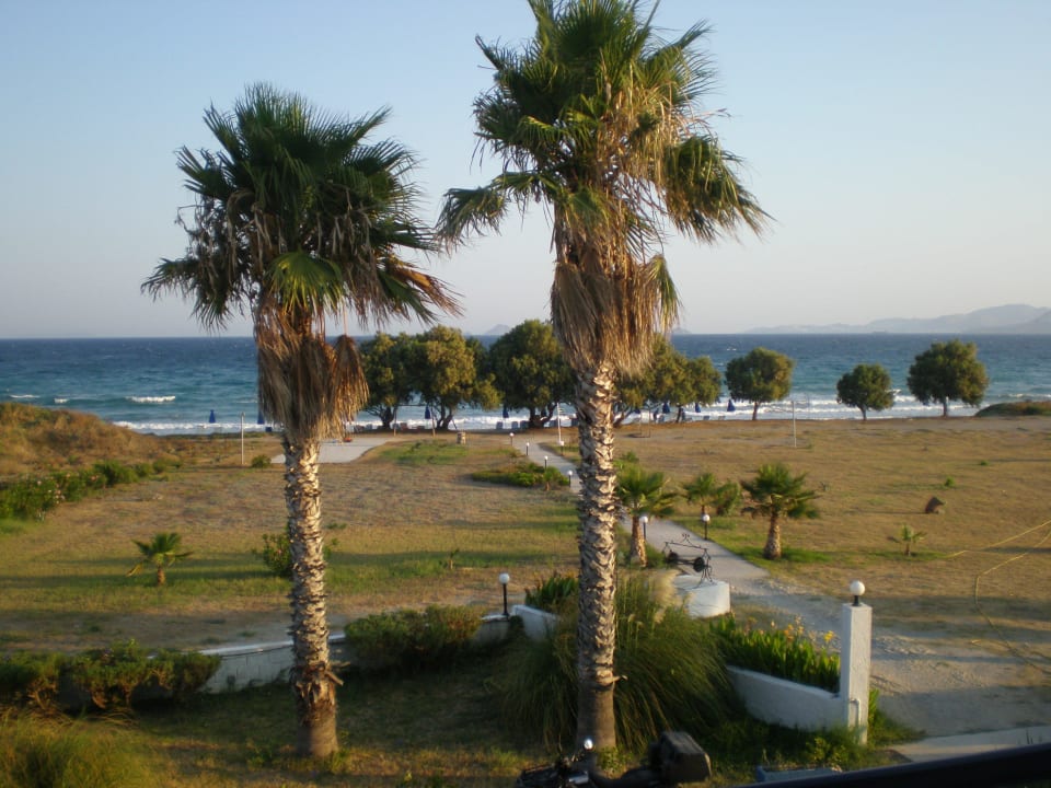 Blick vom Balkon auf das Meer/Strand Costa Angela Seaside Resort