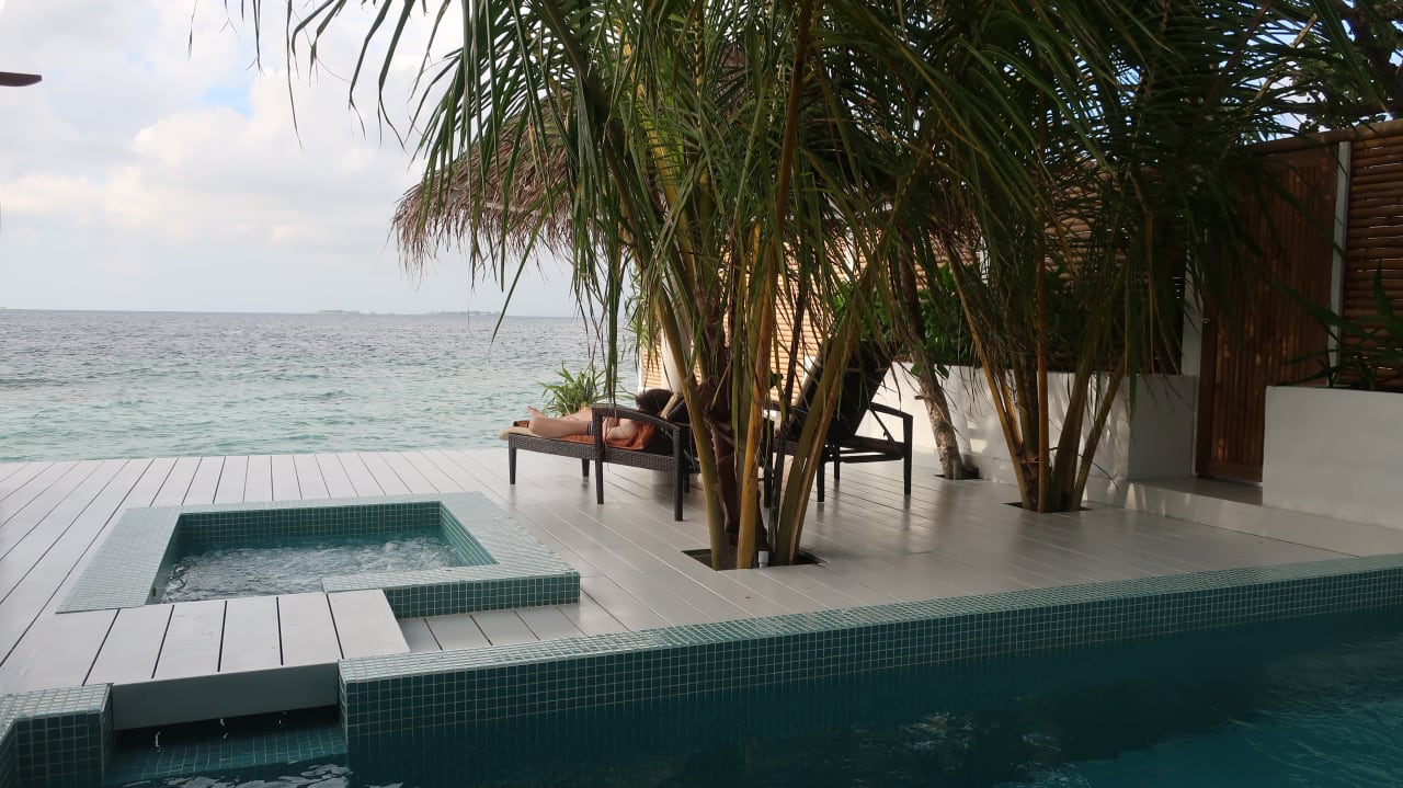 pool-malahini-kuda-bandos-resort-hulhumal-holidaycheck-kaafu