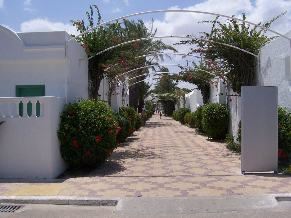 Weg zu den Bungalows El Mouradi Club Kantaoui