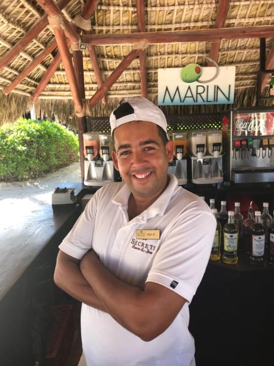 Bester Spezial Cocktail Mixer an der Strandbar Jhon G.  Secrets Royal Beach Punta Cana - Adults only
