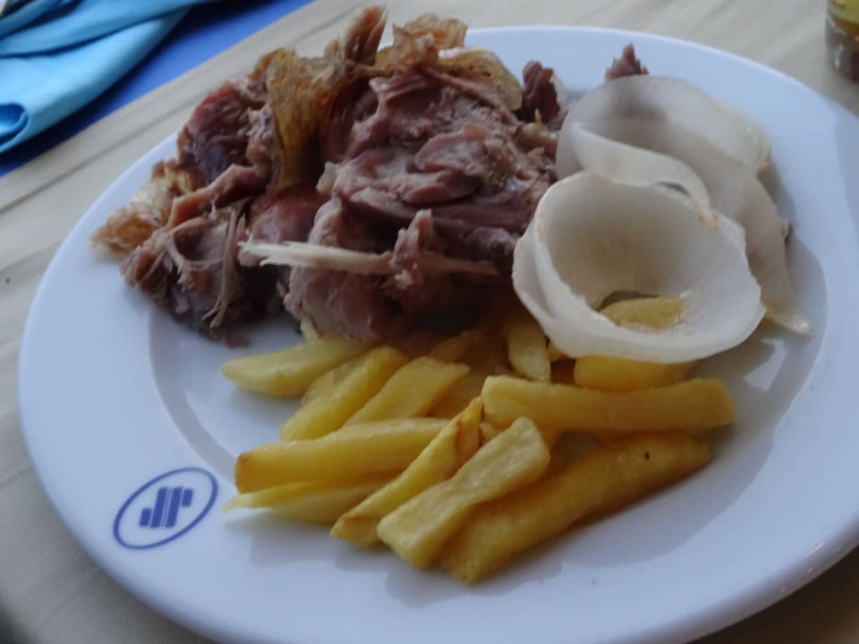 Kebab mit Pommes  Hotel Süral Resort