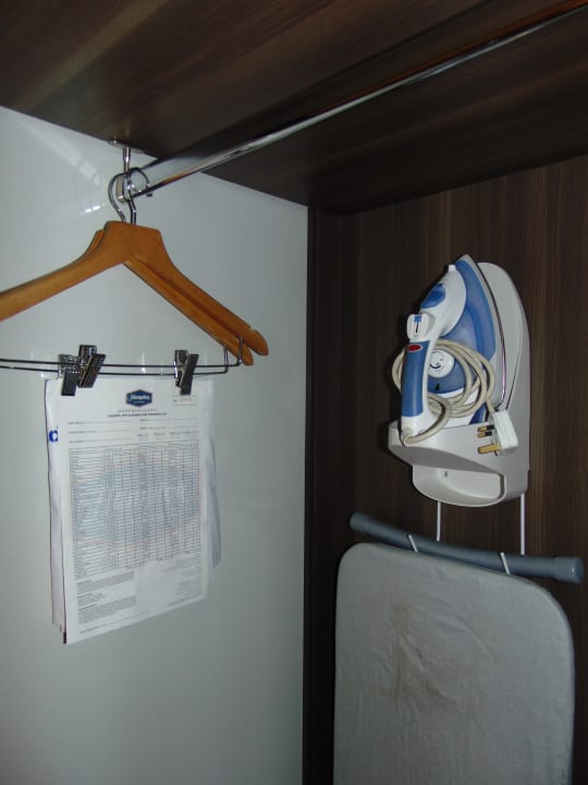 Zimmer Hampton By Hilton Dubai Airport