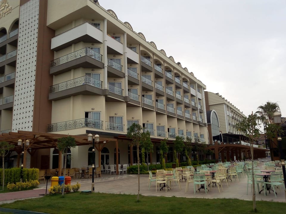 Blick von der Liegewiese Mary Hotel Side