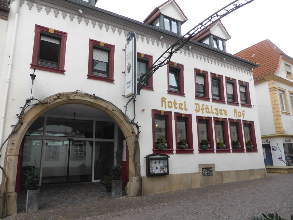 Restauranteingang Hotel Pfälzer Hof