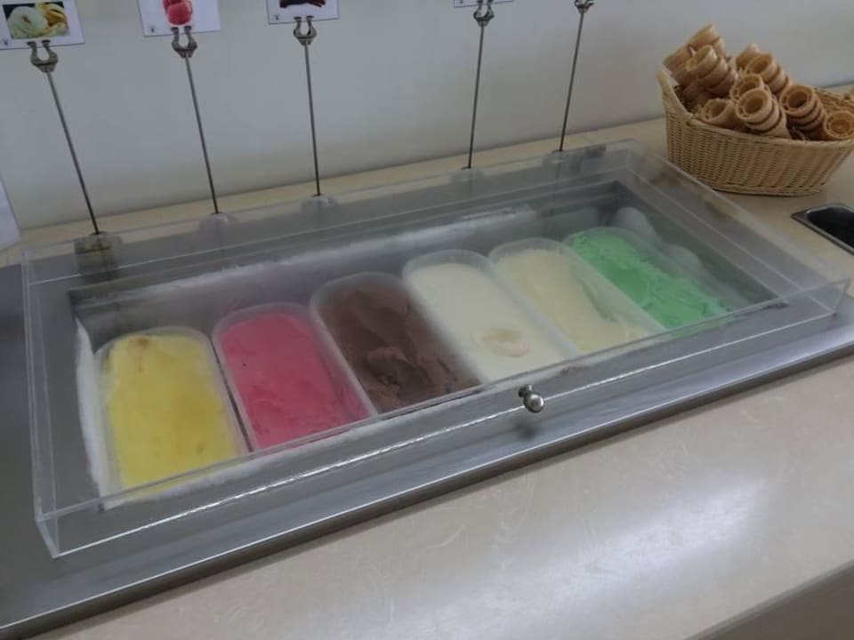 Mittagsbuffet Asterias Beach Resort