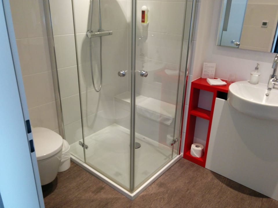 Beide Glastüren lassen sich öffnen!  Campushotel