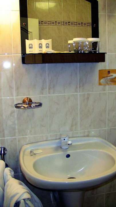 Altes schmutziges Badezimmer Clarion Grandhotel Zlaty Lev