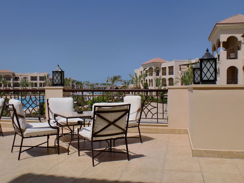 Blick auf den grossen Haupt Pool JAZ Aquamarine Resort