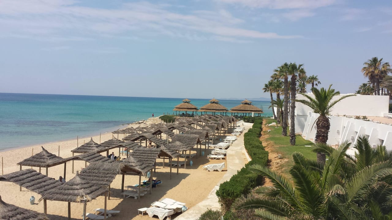 Ausblick auf den schönen Strand Hotel Bel Azur Thalasso & Bungalows