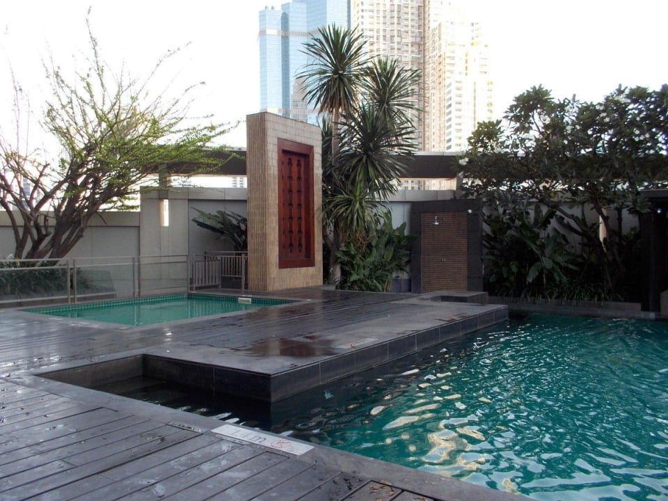 Pool JC Kevin Sathorn Bangkok Hotel