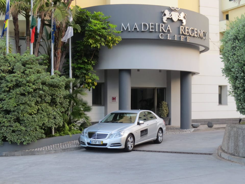 Eingangsbereich und Shuttle-Auto Hotel Madeira Regency Cliff
