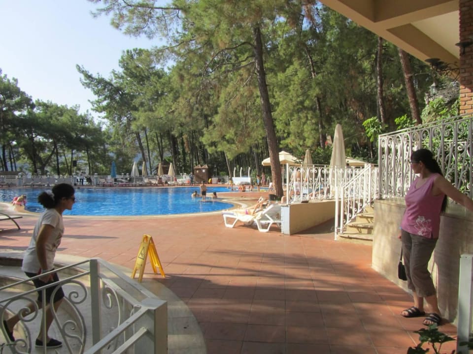 Weg von den Bungalows zum Pool  Grand Yazici Club Marmaris Palace