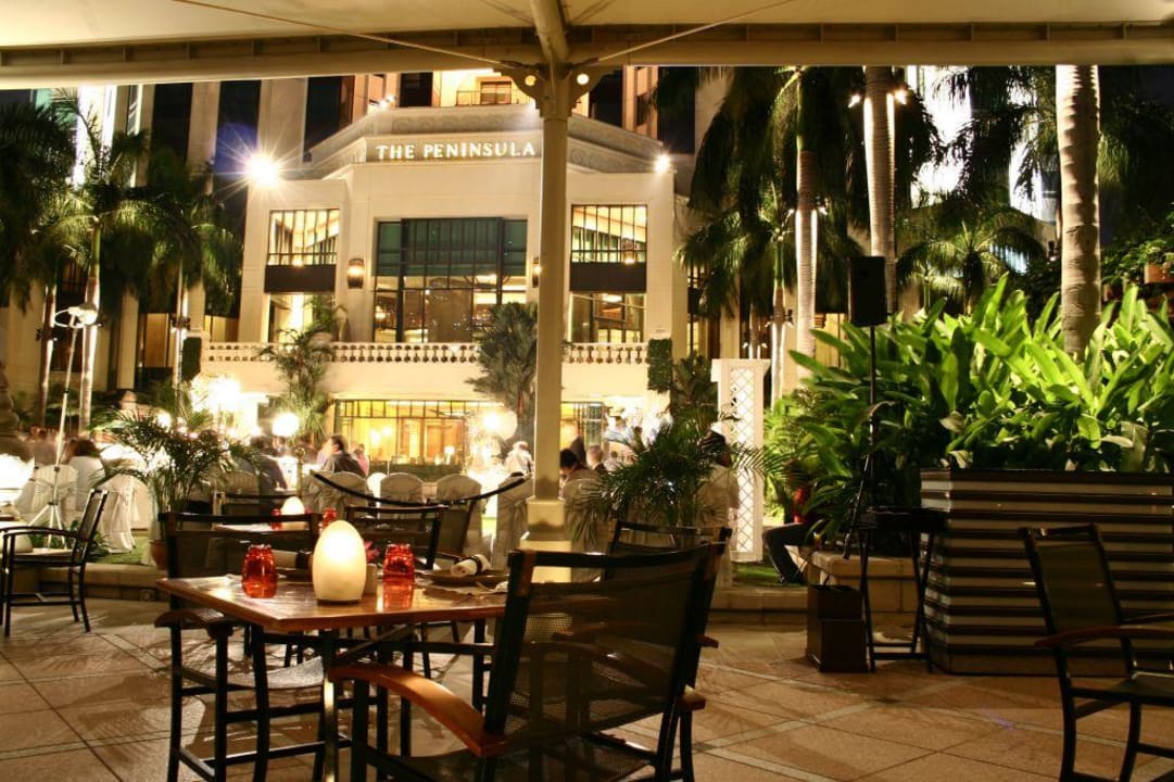 Terrasse direkt am Wasser Hotel The Peninsula Bangkok